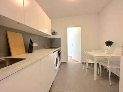 2 Zimmer in moderner 3er WG frei