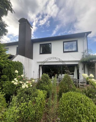Viel Raum für Ihre Ideen – Doppelhaus mit großzügigem Garten in Fischbek