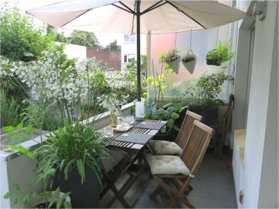 Grüne Wohlfühloase mit Südbalkon und wunderschönem eigenen Garten!
Genießen Sie das Beste aus