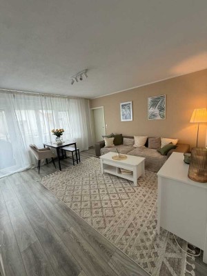 Helle 2-Zimmer-Wohnung mit Balkon und Einbauküche - Neuhausen a.d.F