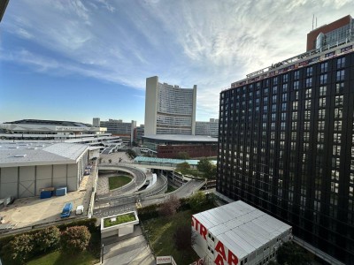 Möblierte 2 Zimmer mit Loggia &amp; Fitness und Sauna im Haus nahe UNO-CIty / VIC!