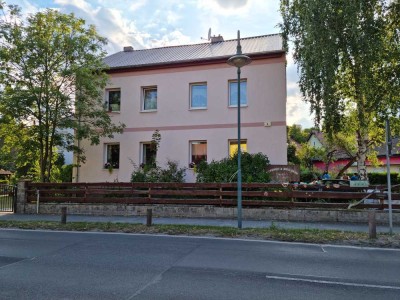 Freistehendes Mehrfamilienhaus mit großem Garten