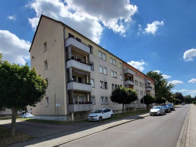 schöne ruhig gelegene 4 Raum Wohnung mit Balkon, Stellplatz u. Kellerraum