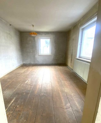 Zentrales WOHNHAUS in Pfaffenberg – RENOVIERUNGSOBJEKT mit großem Potenzial für Wohnen und Gewerbe