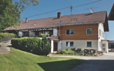 2,5 Zimmer-Wohnung mit Terrasse, Bergblick und eigenem Eingang