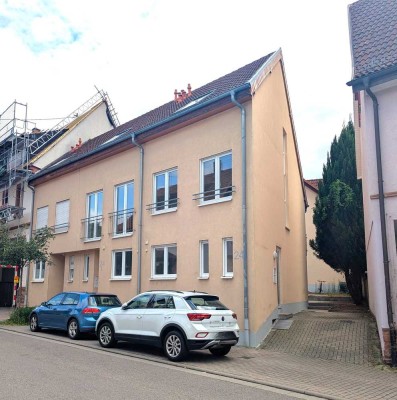 Eigenheim gesucht? Gemütliches Reihenendhaus mit kleiner Terrasse und Stellplatz!