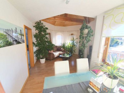 Diese interessant gebaute Wohnung für Single oder Paare sollten Sie sich nicht entgehen lassen !