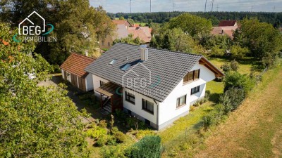 Großzügiges Anwesen mit Baugrundstück in Randlage