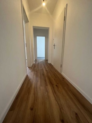 Saniert! Moderne 3- Zimmer Erdgeschosswohnung mit Garten