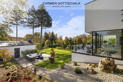 Exklusive Bauhaus-Villa mit spektakulärem Weitblick: Luxusausstattung, Spa, Lift & Gartenchalet