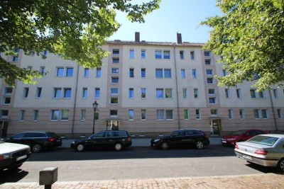 Hochwertig sanierte 2 - Raumwohnung mit großem Balkon