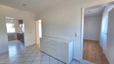 Exklusive  möblierte3-Raum-Wohnung mit Balkon in Köln Urbach
