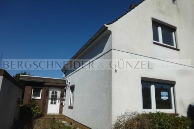 Doppelhaushälfte mit Anbau, Garage und Garten in Bremen!