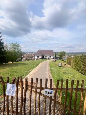 Ruhig Wohnen-Zweifamilienhaus mit Einliegerwohnung auf großem Anwesen