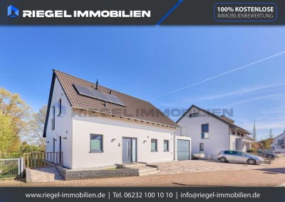 Sie hier? Wir auch! Baujahr 2018, Modernes Einfamilienhaus in sehr begehrter Feldrandlage