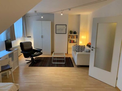 Exklusive, gepflegte 1-Raum-DG-Wohnung in Düsseldorf