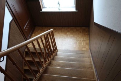 HG-STADT: CHARMANTER DREIFAMILIENHAUS-ALTBAU - KOMPLETT FREI !!