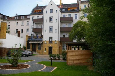 Sanierte Altbauwohnung im Dachgeschoss mit Loggia !