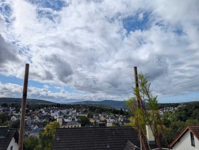 Großzügige 4 ZKB Wohnung mit traumhaftem Ausblick zum 01.12.2025