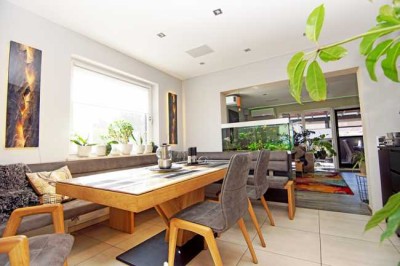 Ansbach-Weihenzell: Zeitlos schöne, moderne 4- Zimmer-EG-Wohnung mit Doppelgarage und Carport