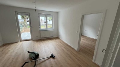 Neu renovierte 3 Zimmer Wohnung mit Terrasse und Garten