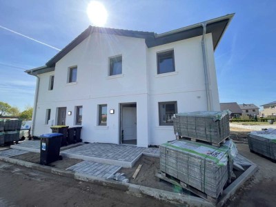 Endlich ankommen - Ihr Wohntraum in Büchen: Top ausgestattete DHH mit Wärmepumpe und PV