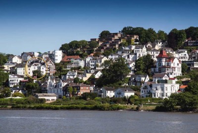 Exklusiv sanierte Gartenwohnung im Blankeneser Treppenviertel – Loft-Details, Terrasse & Elbmoment