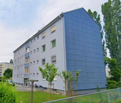 NÄHE MAGNA STEYR & RUHELAGE: Gut aufgeteilte Wohnung mit Parkplatz und Loggia zum leistbaren Preis