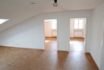 Helle 3,5-Zimmer-Dachgeschosswohnung mit gehobener Innenausstattung in Hohenbrunn