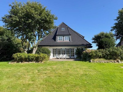 Große DHH mit wunderschönem Garten in ruhiger Lage in Archsum