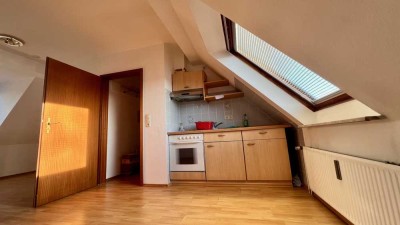 Sonniges 1-Zimmer-Appartement unter dem Dach – ab sofort frei