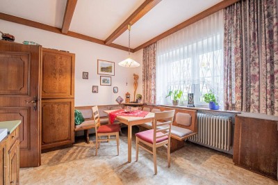 Zweifamilienhaus mit 2 getrennten Wohneinheiten und viel Platz, mit Garten in zentraler Lage