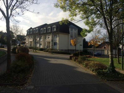 Stilvolle 3-Raum-Erdgeschosswohnung mit Balkon in Leverkusen
