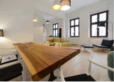 Kernsanierte 3-Zimmer Altbauwohnung mit Terrasse