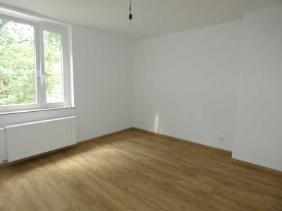 *** Charmante Altbauwohnung mit Wohnküche und Loggia in beliebter Lage ***