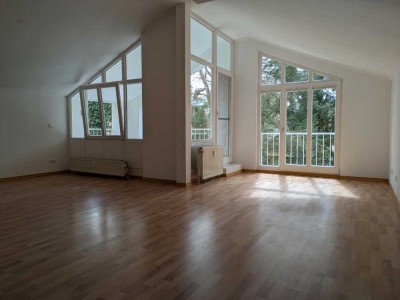Helle Maisonette mit Südwest-Loggia und Gartenblick – bezugsfrei in Kladow