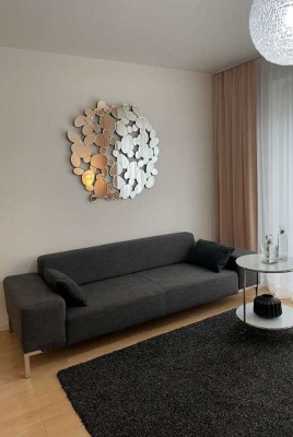 Exklusive, neuwertige 1,5-Raum-Wohnung mit lux. Innenausstattung mit Balkon und EBK