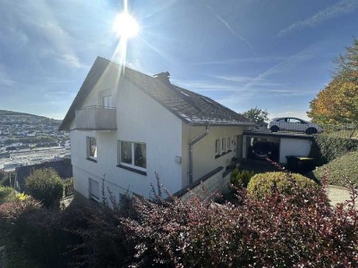 / Wohnen mit Aussicht: Gepflegtes Einfamilienhaus mit Einliegerwohnung in Meschede!