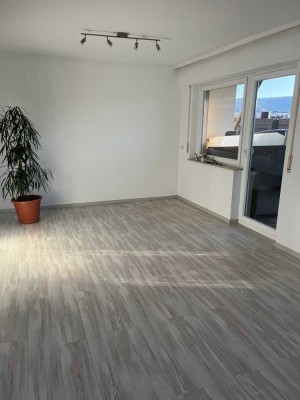 Rommelshausen - 2 Zimmerwohnung mit EBK und Balkon, ab sofort frei, 150 Meter zur S-Bahn