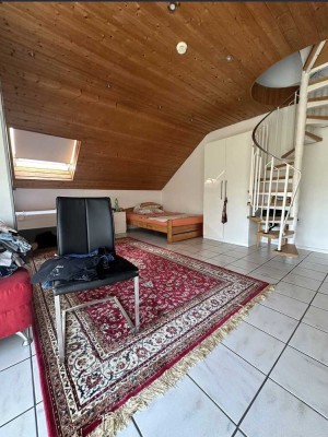 Modernisierte 2-Zimmer-Maisonette-Wohnung mit Balkon