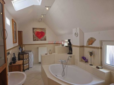 **** Großzügig und praktisch! - ALLES Gute vereint in gesuchter Lage! ****