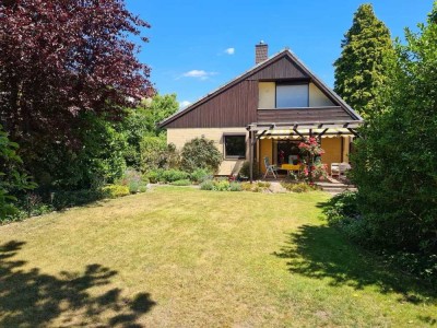 Freistehendes EFH mit Garage in Groß-Buchholz