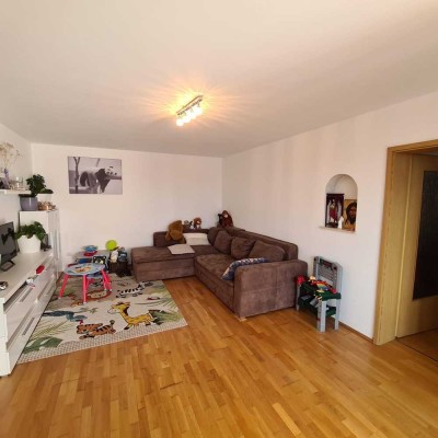 Stilvolle und helle 3,5-Zi-Wohnung mit Balkon/EBK/TG in MM