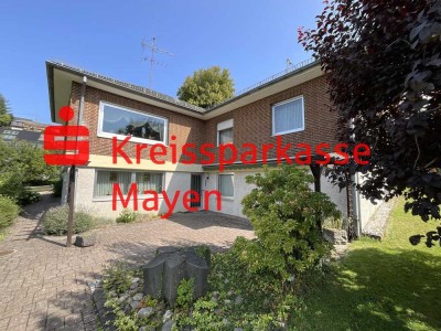 Bungalow mit Einliegerwohnung oder Büro in toller Ortsrandlage