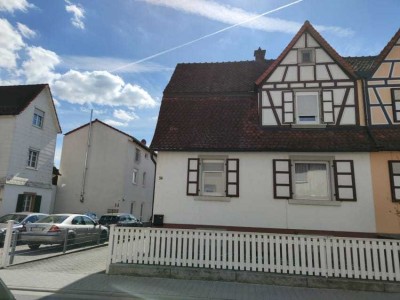 Helle 2 Zi-Wohnung in zentraler Lage, 700 € - 62 m²