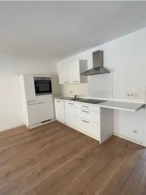 Liebevoll sanierte Altbauwohnung mit großer Wohnküche in renoviertem Altbau!