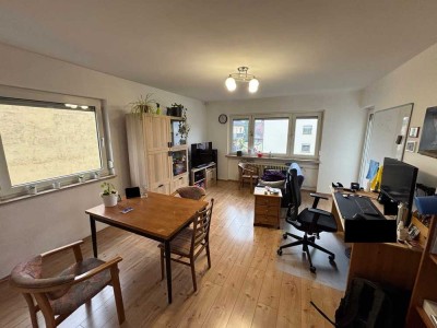 2 Zimmer- Wohnung in gepflegtem MFH von privat