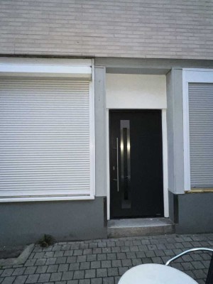 Lichtdurchflutete 3-Raum-Erdgeschosswohnung in zentraler Lage in Leverkusen Wiesdorf