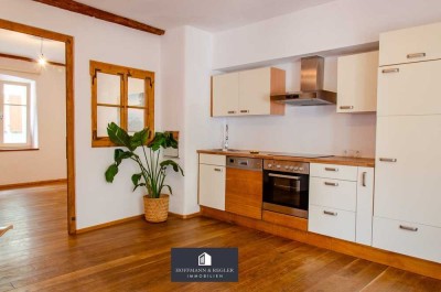 Stilvolle 2-Zimmer-Altbauwohnung mit Terrasse, saniert 2016, sofort bezugsfrei