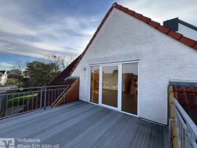Lichtdurchflutete Dachgeschosswohnung im Herzen von Köln-Longerich